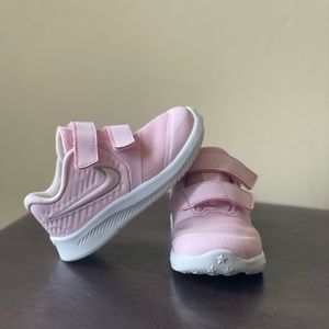 Nike toddler shoe size 6C